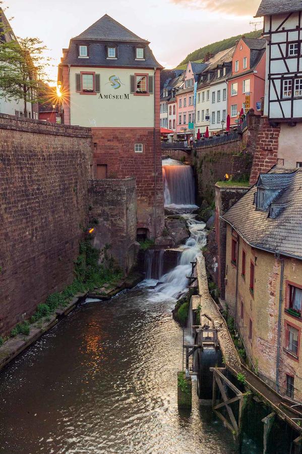 Hotel Wirtshaus Zum Pferdemarkt Saarburg Esterno foto